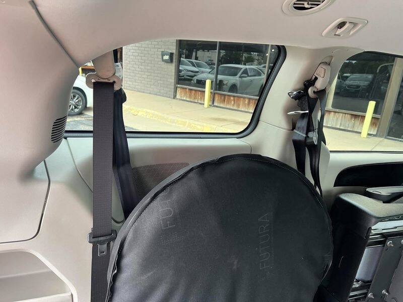 Used 2018 Dodge Grand Caravan SE w/ UConnect Hands-Free Group FWD image 43