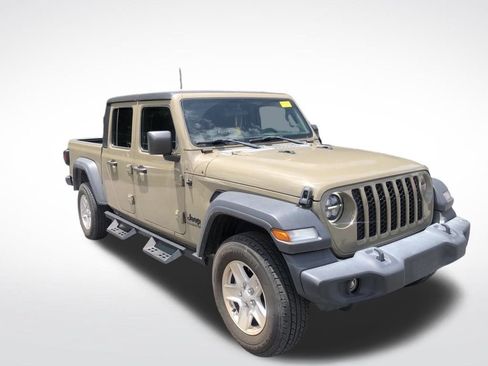 Used 2020 Jeep Gladiator Sport w/ Quick Order Package 24S AWD/4WD image 3