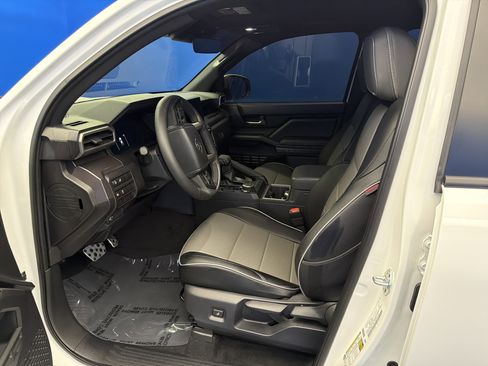 Used 2025 Toyota Tacoma TRD Sport AWD/4WD image 13