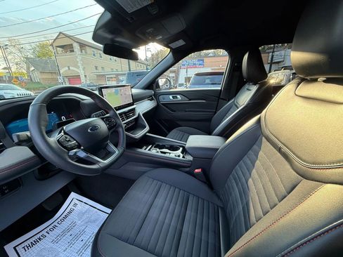 Used 2025 Ford Explorer ST-Line w/ ST-Line Street Pack image 25