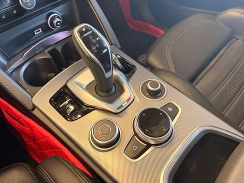 Used 2022 Alfa Romeo Stelvio Veloce AWD/4WD image 20