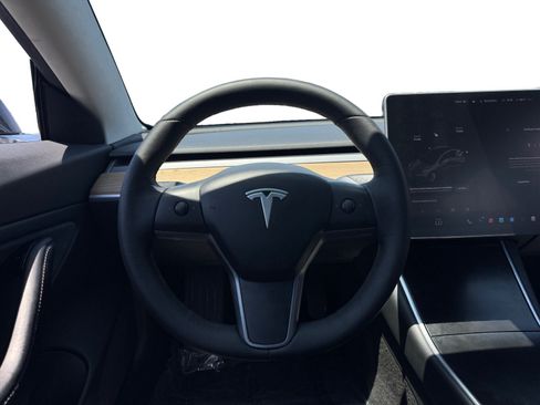 Used 2019 Tesla Model 3 Mid Range RWD image 12