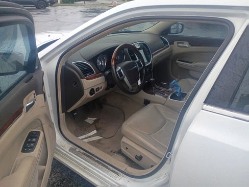 Used 2011 Chrysler 300 C RWD image 10