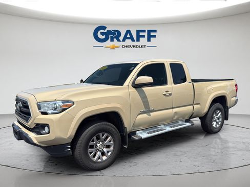 Used 2016 Toyota Tacoma SR5 w/ SR5 Appearance Package (SN) AWD/4WD image 2