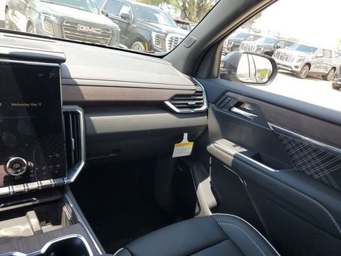 New 2026 GMC Acadia Denali w/ Super Cruise Package FWD image 15
