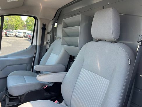 Used 2016 Ford Transit 250 130 Low Roof RWD image 4