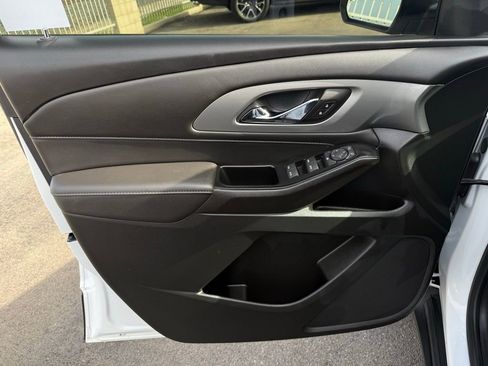 Used 2023 Chevrolet Traverse LT image 19