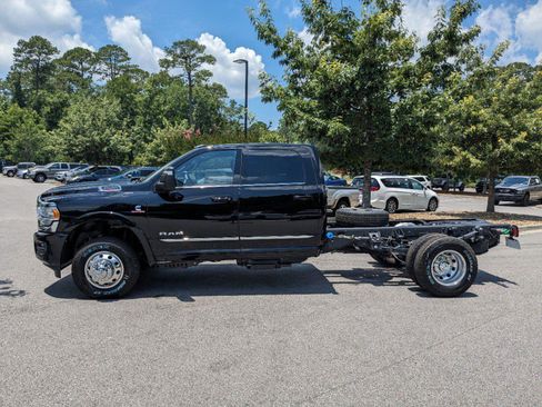 New 2024 RAM 3500 Limited image 3
