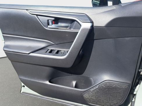 Used 2020 Toyota RAV4 XLE image 24