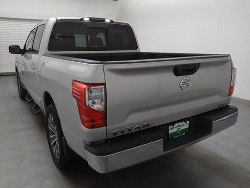 Used 2017 Nissan Titan SV RWD image 6