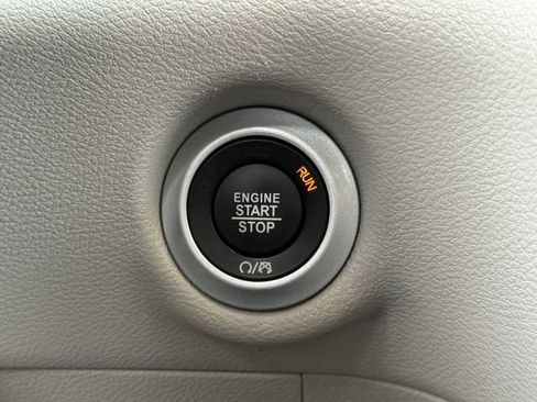 Used 2023 Chrysler Voyager LX image 21