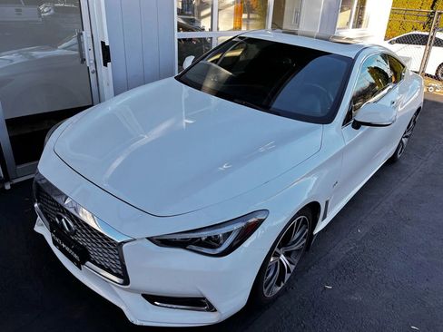 Used 2018 INFINITI Q60 3.0t Luxe image 3