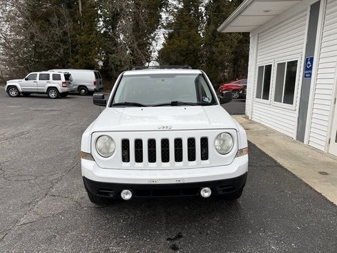 Used 2011 Jeep Patriot Latitude image 3