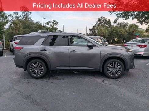 Used 2024 Nissan Pathfinder SL w/ SL Premium Package FWD image 3