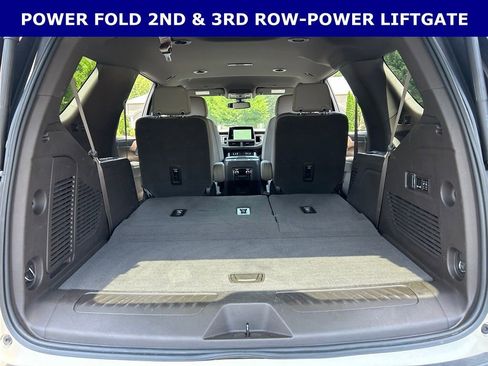 Used 2022 GMC Yukon SLT w/ SLT Luxury Package RWD image 17