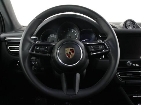 Used 2025 Porsche Macan image 12