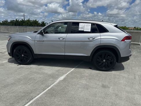 Used 2022 Volkswagen Atlas Cross Sport SE FWD image 33