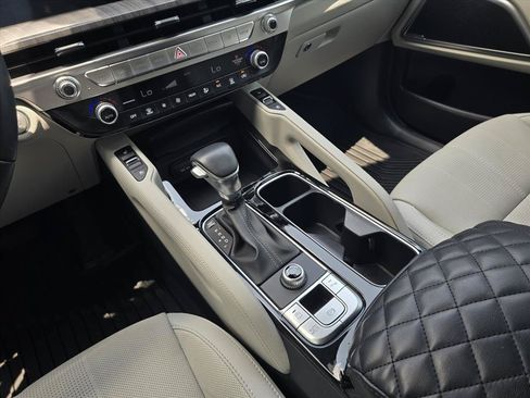 Used 2024 Kia Telluride EX w/ EX Captain's Chair Package FWD image 16