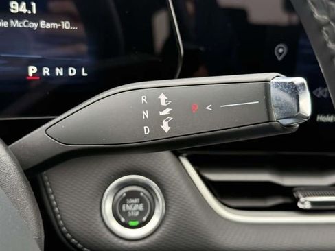 Certified 2025 Chevrolet Equinox LT w/ Convenience Package II image 24