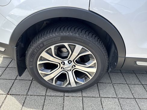 Used 2019 Ford Explorer Limited w/ Limited Luxury Package AWD/4WD image 12