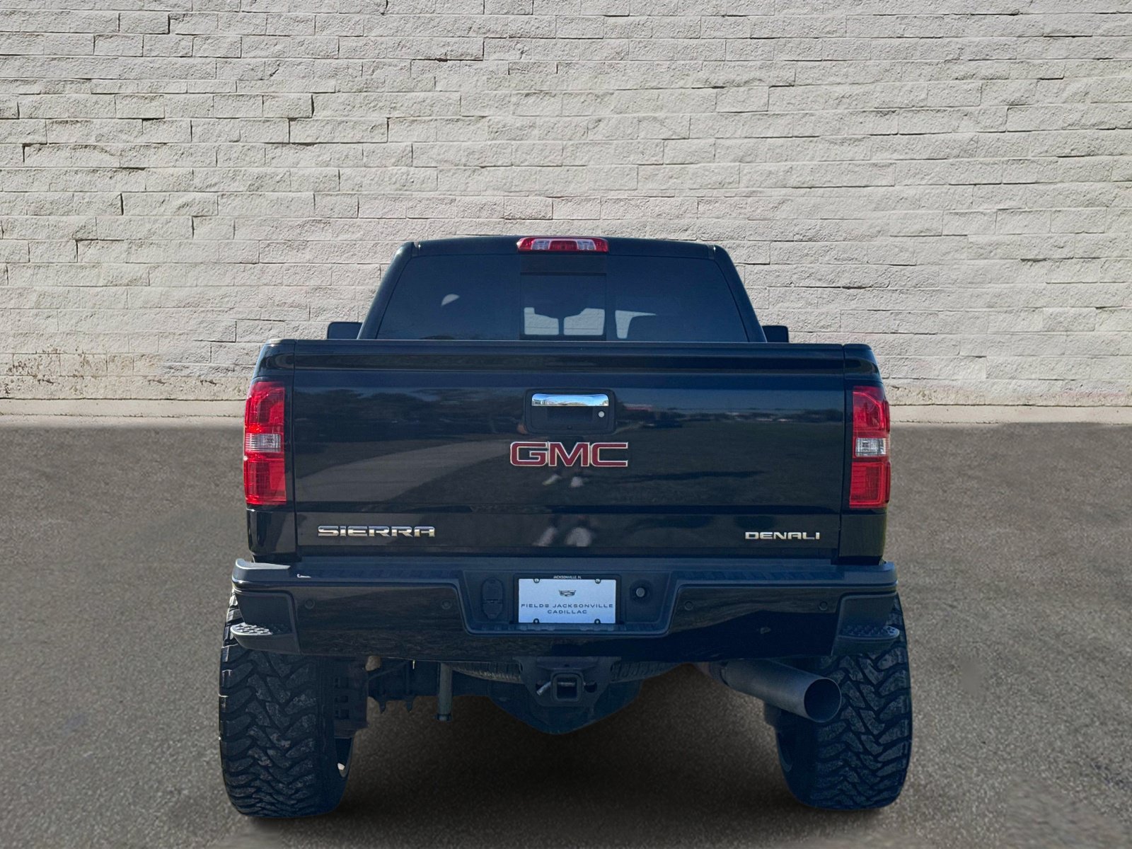 Used 2017 GMC Sierra 2500 Denali w/ Duramax Plus Package AWD/4WD image 4