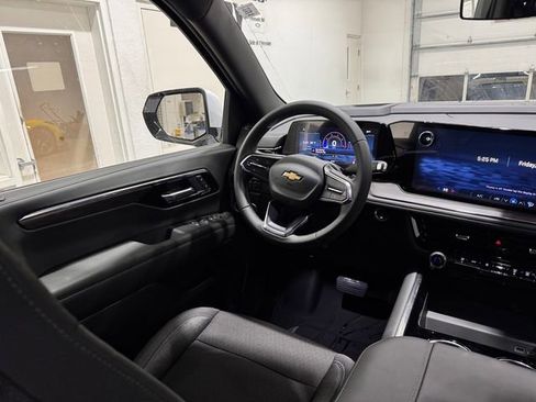 New 2026 Chevrolet Suburban LS image 14