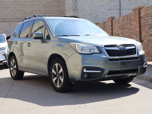 Used 2017 Subaru Forester 2.5i Premium AWD/4WD image 2