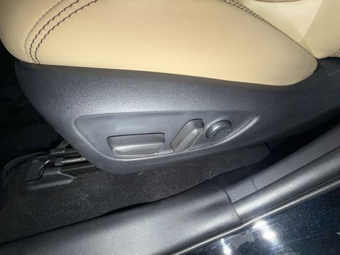 Used 2021 Toyota RAV4 Limited image 14