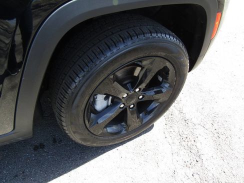 Used 2024 Jeep Grand Cherokee Limited w/ Black Appearance Package image 36