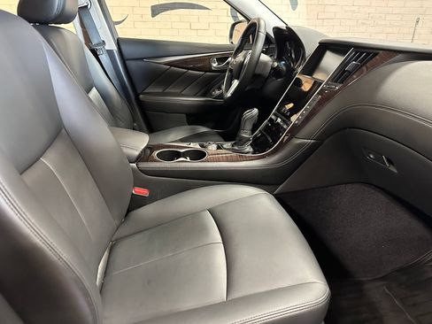 Used 2018 INFINITI Q50 Luxe w/ Essential Package (3.0T Luxe) AWD/4WD image 18