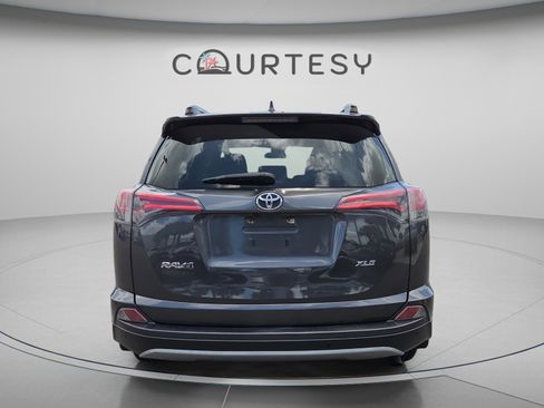 Used 2018 Toyota RAV4 XLE FWD image 4