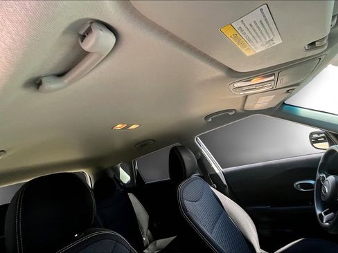 Used 2016 Kia Soul + image 28
