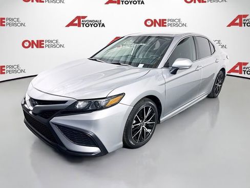 Certified 2022 Toyota Camry SE image 3