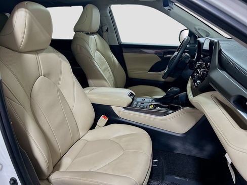 Used 2023 Toyota Highlander Limited FWD image 27