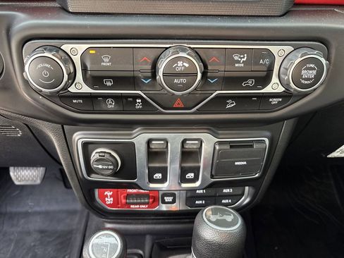 Used 2020 Jeep Wrangler Rubicon w/ Steel Bumper Group image 21