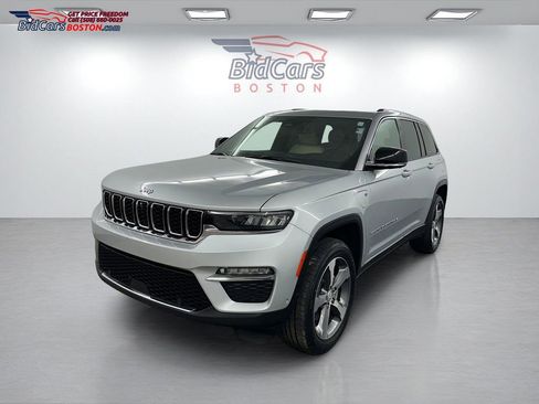 Used 2022 Jeep Grand Cherokee Limited 4xe w/ Luxury Tech Group II AWD/4WD image 1