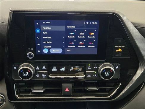 Used 2023 Toyota Highlander XSE FWD image 14