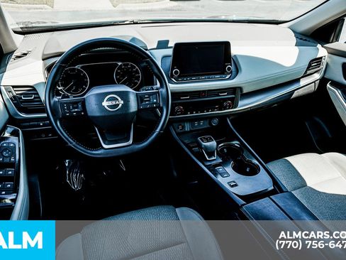 Used 2025 Nissan Rogue SV image 31