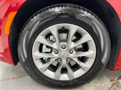 New 2026 Chrysler Pacifica Limited image 29