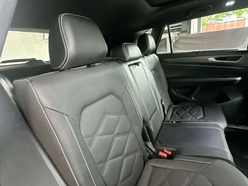 Used 2024 Volkswagen Atlas Cross Sport SE FWD image 26