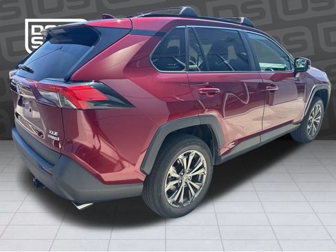 Used 2022 Toyota RAV4 XLE Premium AWD/4WD image 3