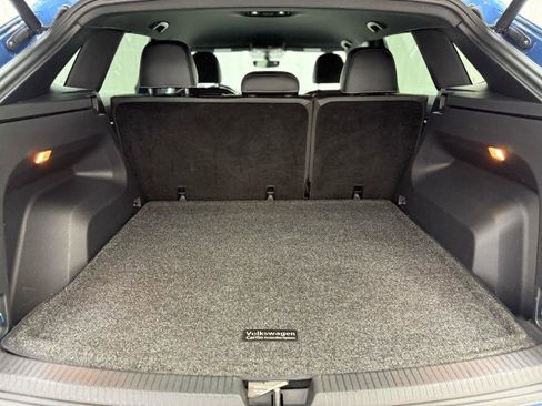 Used 2020 Volkswagen Atlas Cross Sport SE image 25