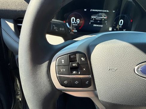 Used 2025 Ford Explorer Active AWD/4WD image 20