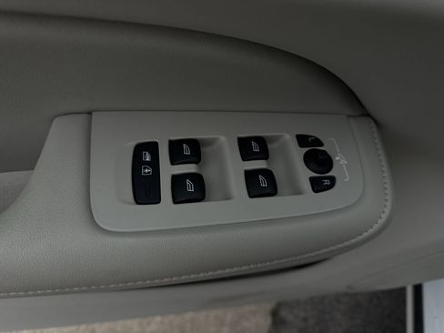 Used 2024 Volvo S60 B5 Plus w/ Climate Package image 24