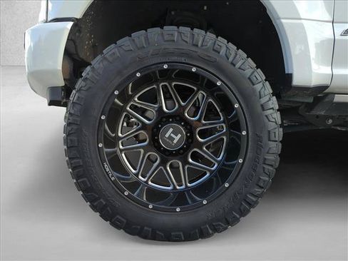 Used 2022 Ford F350 Platinum w/ FX4 Off-Road Package AWD/4WD image 14
