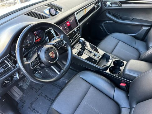 Used 2024 Porsche Macan image 10