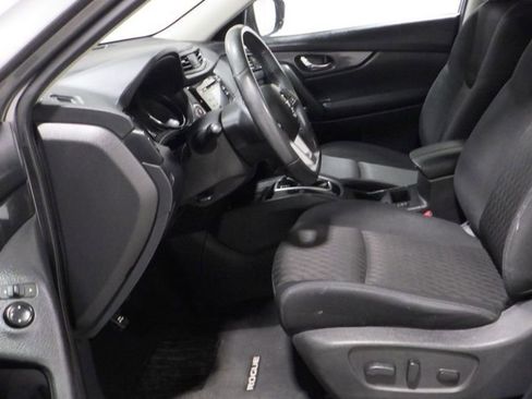 Used 2017 Nissan Rogue SV image 9