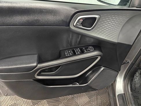 Used 2025 Kia Soul LX w/ LX Technology Package FWD image 36