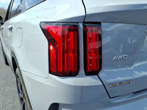 Used 2022 Kia Sorento SX image 12