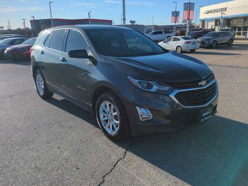 Used 2020 Chevrolet Equinox LT image 2
